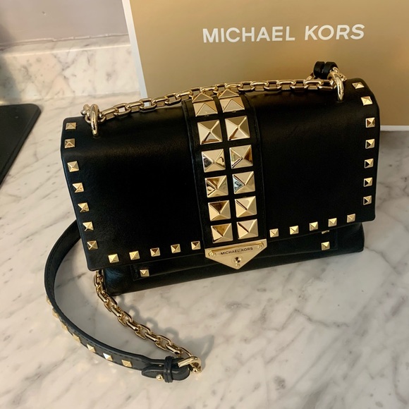 Mint -LIKE NEW- Michael Kors Medium CeCe Bag - Picture 4 of 15